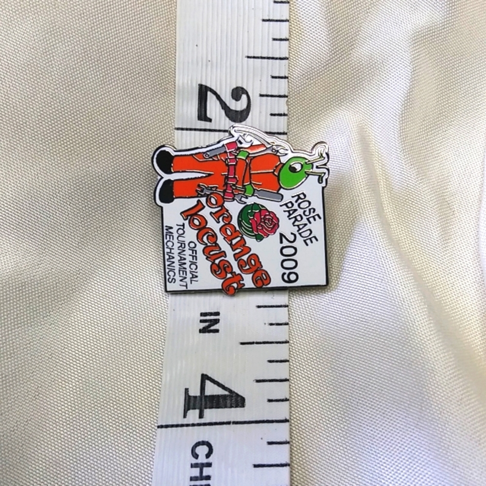 Rose Parade Pin - Picture 4 of 4
